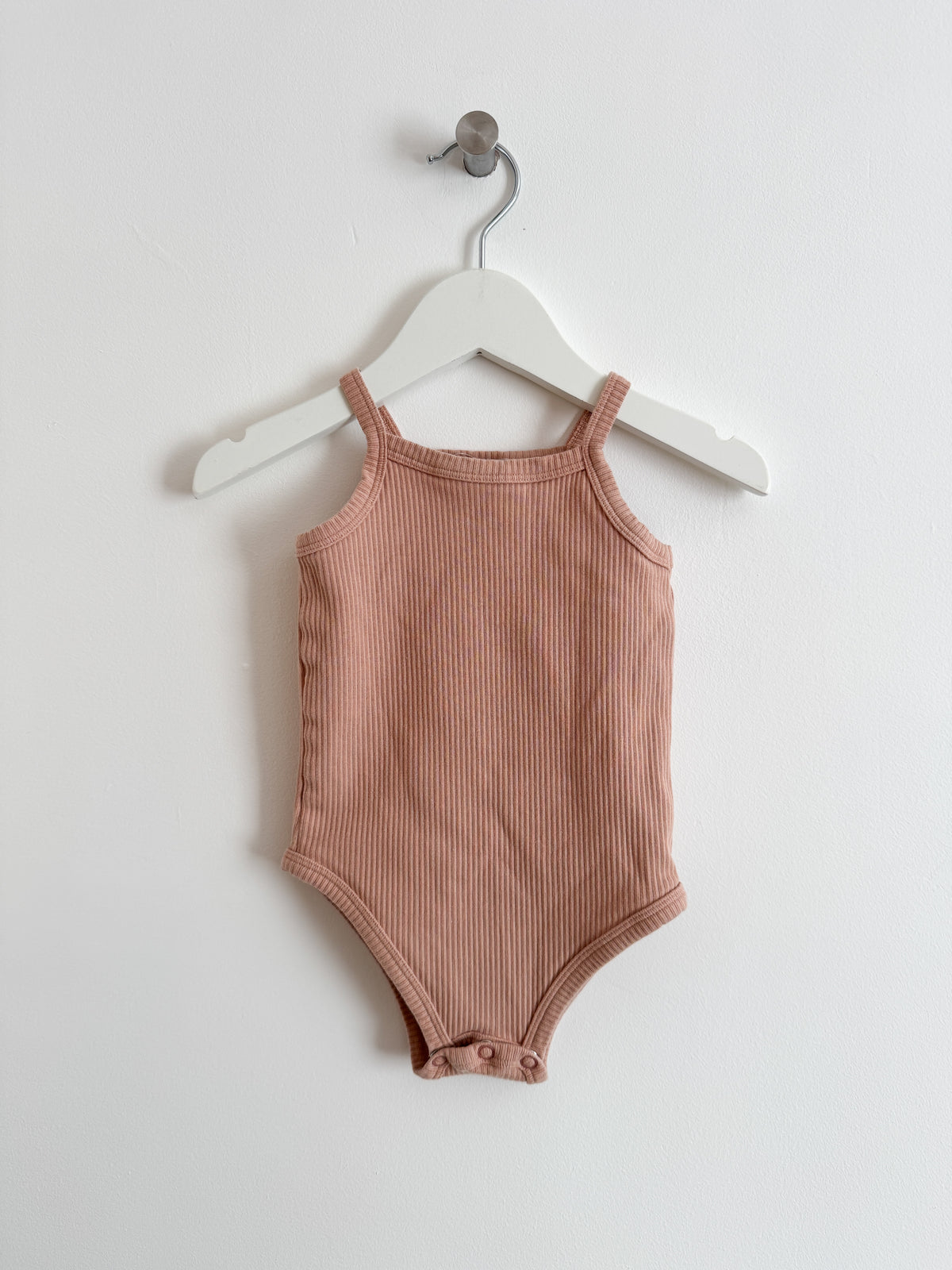 PRELOVED CLAY BODYSUIT 6-12 MONTHS